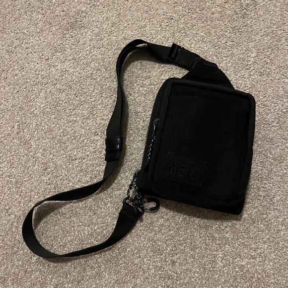 Beis Crossbody Adjustable Sport Sling in Black - Picture 1 of 10